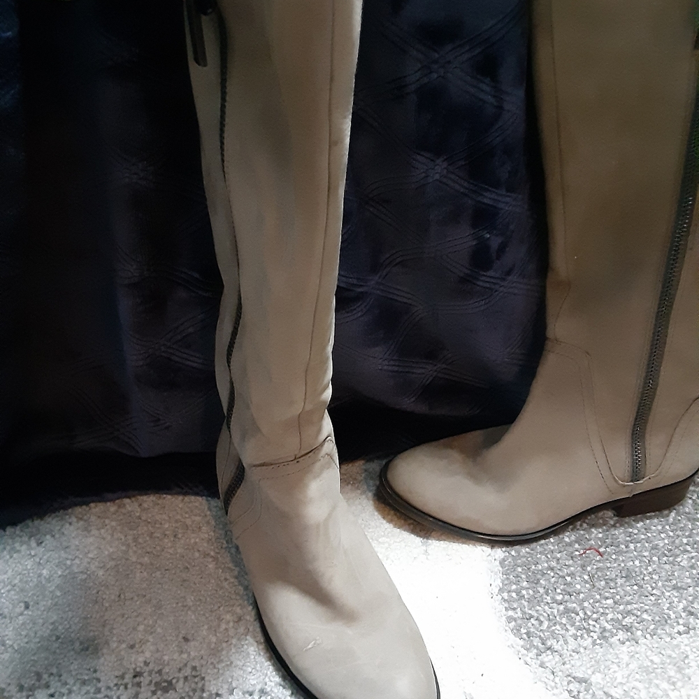 Boots - Picture 3 of 3